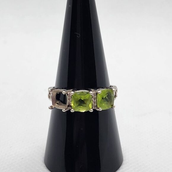Sterling Silver, Peridot, & Clear Cubic Zirconia Ring (8.5) - Picture 2 of 6